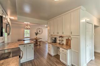 The Millersburg Mountain House Getaway with Gazebo! - - 4