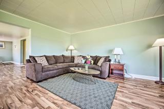 3 Mi to Lake Michigan Access Sawyer Home with Patio - Sawyer - 8