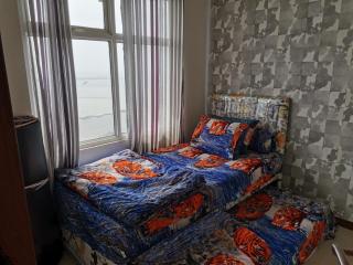 4 Bed Condo Sleeping by The Sea - Jakarta - 9