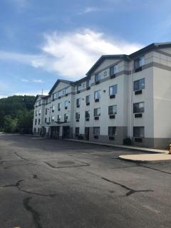 Super 8 by Wyndham Manchester Airport - Manchester - 2