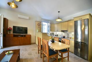 Feel at Home - Family house in Hydra - 3