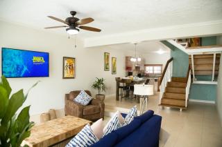 Choose To Be Happy at Surbiton Square - Two Bedroom Townhouse - Kingston - 9