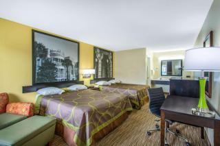 Super 8 by Wyndham Florence - 1
