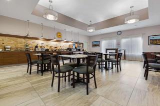La Quinta by Wyndham Alvin - Alvin - 2