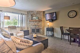 Condo with Pool and Grill Access about 4 Mi to Gatlinburg! - Gatlinburg - 3