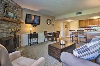 Condo with Pool and Grill Access about 4 Mi to Gatlinburg! - Gatlinburg - 2