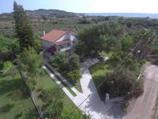 Comfortable Apartment Near The Sea - Áyios Ilías - 0