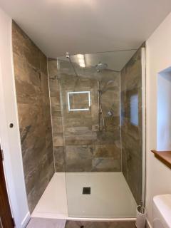 Stones Luxury B&B with hot tub and self-contained rooms - 3