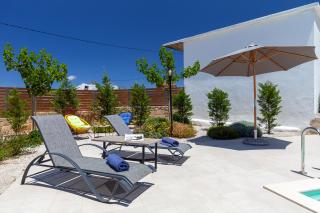 Trialonia Luxury Villa - 2