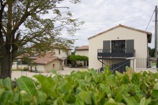 Gîtes Du Mas de Surlan - Chantemerle-les-Blés - 0
