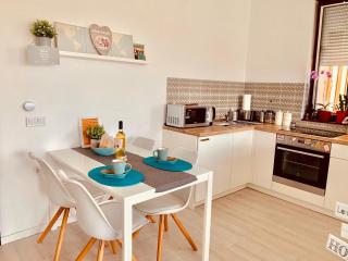 Sunny Deluxe Apt. & Terrace - 1