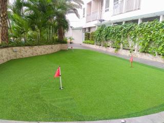 Comfortable 1BR Apartment at Mustika Golf Residence By Travelio - Bekasi - 1