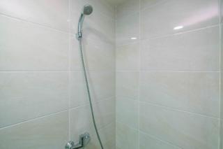 Comfortable 1BR Apartment at Mustika Golf Residence By Travelio - Bekasi - 2