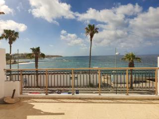 Poseidon 51 - Beachfront Two Bedroom Apartment - 4