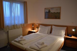 Hotel Donaustadt Kagran - at Metro U1 - 5