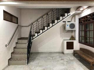 RedDoorz near XT Square 3 - 9