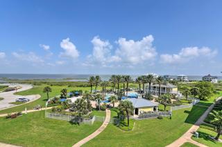 Pointe West Family Retreat Balcony and Ocean Views! - Galveston - 8
