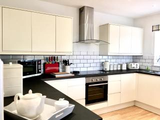 Blackdown Views - New 6 Bedroom Eco House - 3