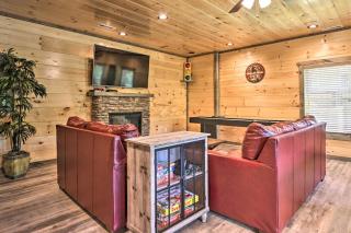 Hot Tub, Game Room, Decks Cabin in Gatlinburg - Gatlinburg - 7