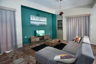 Emerald 110m2 entire floor apt steps to city’s heart - Kalamata - 8