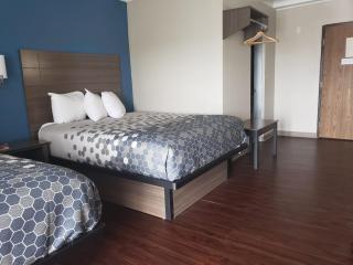 Baymont by Wyndham Bay City - 9