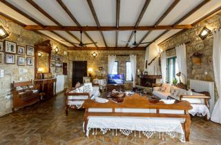 Majestic Chateau - Spectacular Seascapes & Pool - 2