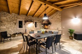 Spacious Villa with Private Pool, BBQ, Fenced Yard, Summer Kitchen, Beautiful Beaches nearby - Kavran - 5