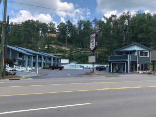 Country Town N' Suites - Gatlinburg - 1