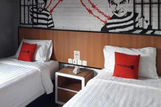 RedDoorz Plus @ Doorman Guest House - Bandung - 9