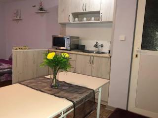 Comfy Studio Apartment by the Flower Market - 1