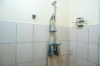 Furnished Studio with Comfortable Design Green Pramuka Apartment By Travelio - 6