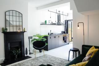 Boutique Getaway, edge of Old Town- 4min walk to beach - 6