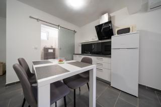 Holiday Apartments Amarilis - Pakoštane - 1