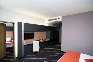 Best Western Plus Lakeside Hotel - Székesfehérvár - 4