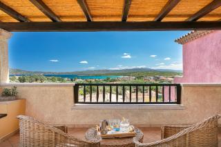 Homey Experience - Terrace Sea View Apartment - Olbia - 0