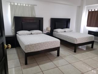 A una calle del ado 5ta avenida - 8