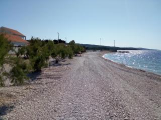 Apartments Zvonimir,place by the sea - 2