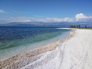 Apartments Zvonimir,place by the sea - 1