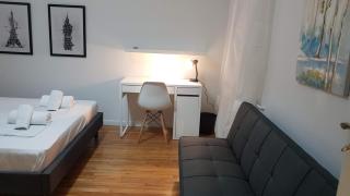 Olive Apartment- Athens Center, 4 BD, 1.5 BATH - 1