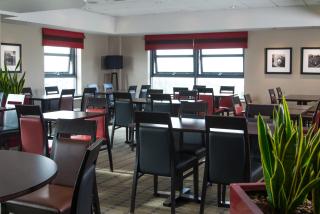 Holiday Inn Express London Luton Airport by IHG - Luton - 1