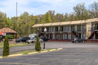 Econo Lodge Inn & Suites Lake Harmony - Pocono Mountains Area - White Haven - 0