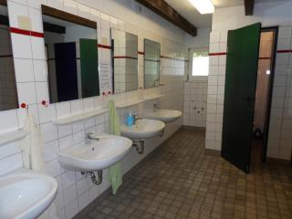 Das Haus mit der roten Telefonzelle - Apen - 4