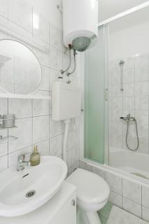 Apartment Kuzmanić - Lokva Rogoznica - 1