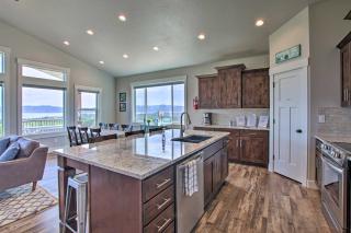 Lake-View Escape with Private Beach Resort Access! - Garden City - 5
