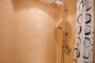 Pokój z aneksem kuchennym - 1