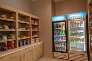 La Quinta Inn & Suites by Wyndham Lake City - 2