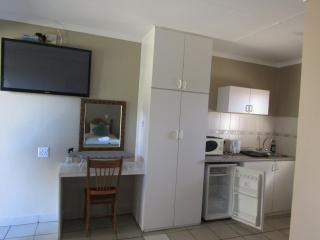 At Home BB - Estcourt - 6