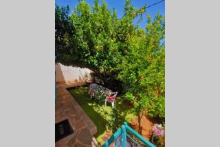 Cosy guest house with private yard - Saronida - 2