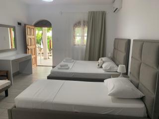 Hotel Riviera - Qeparo - 8