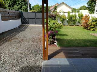 Jolie maison T3 à St Pierre, 2 chambres avec sdb, grande varangue, jardin - 6